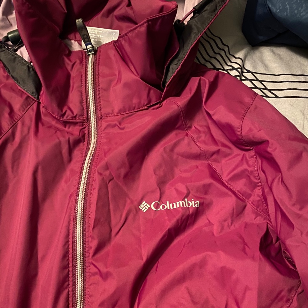 Rain jacket/ windbreaker